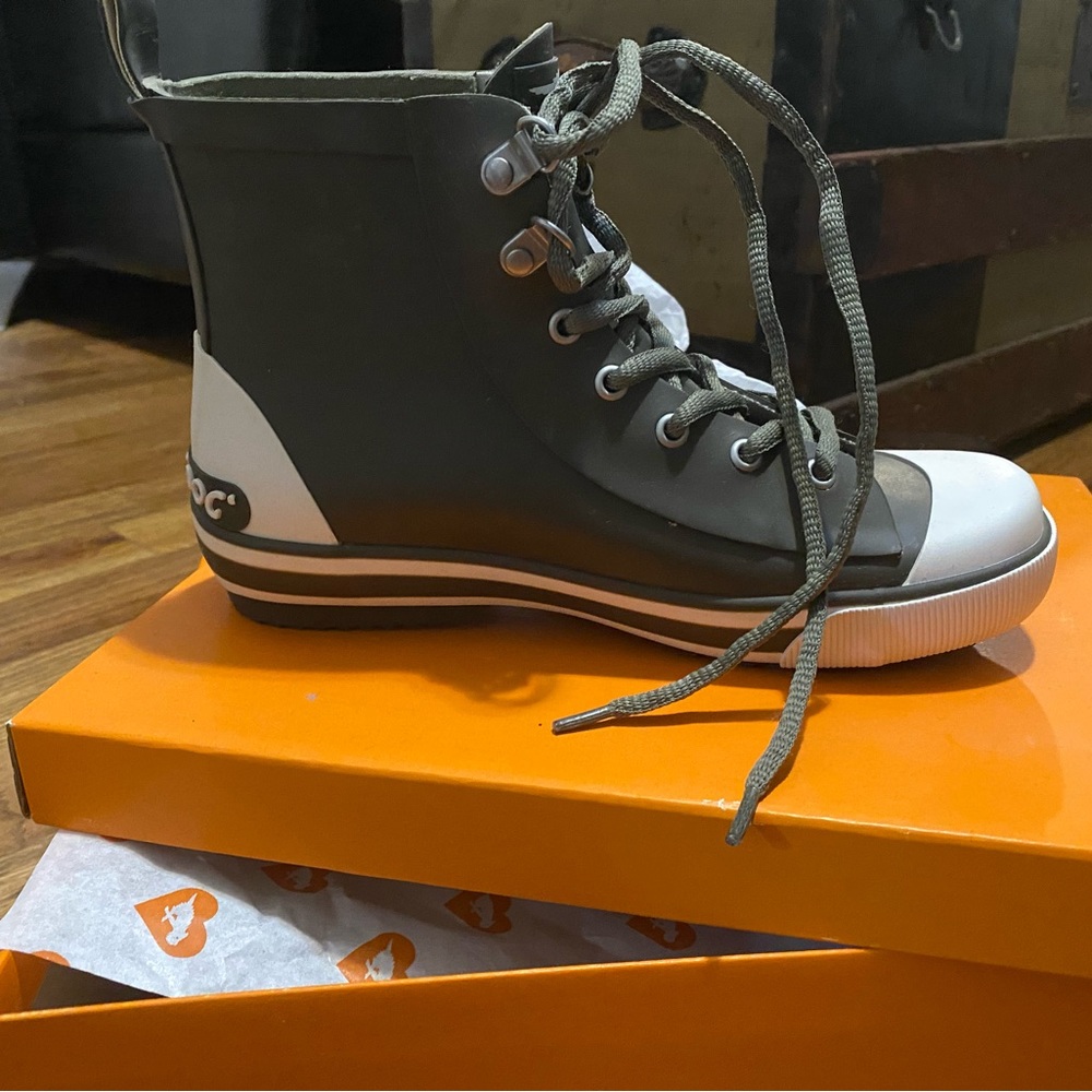 Olive ROCKET DOG High-top Rain Boots. Size 6.5 M